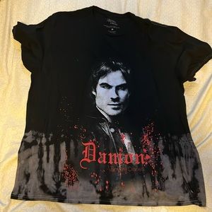 OFFICIAL vampire diaries merch 2XL